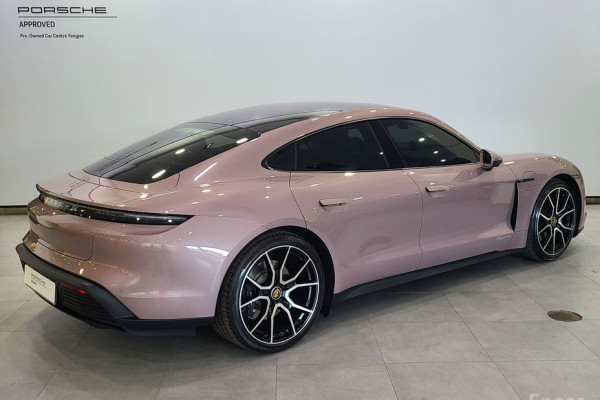 2023 Porsche Taycan с пробегом 9 500 км