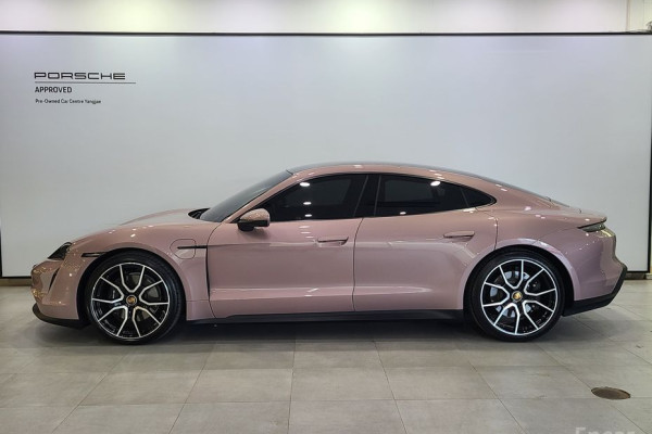 2023 Porsche Taycan с пробегом 9 500 км