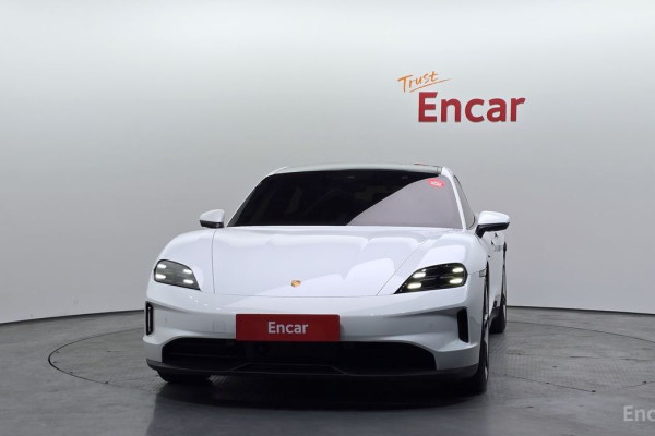 2025 Porsche Taycan с пробегом 38 015 км