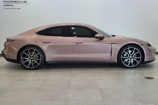 2023 Porsche Taycan с пробегом 9 500 км