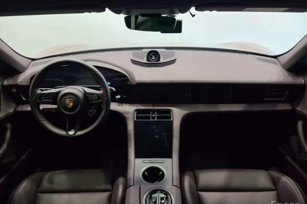 2023 Porsche Taycan с пробегом 9 500 км