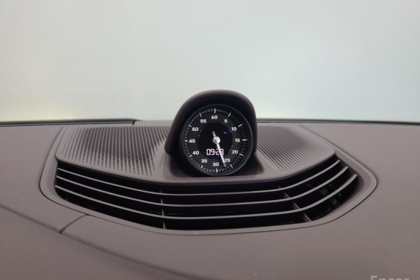 2023 Porsche Taycan с пробегом 9 500 км