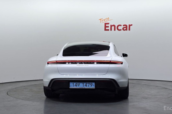 2025 Porsche Taycan с пробегом 38 015 км