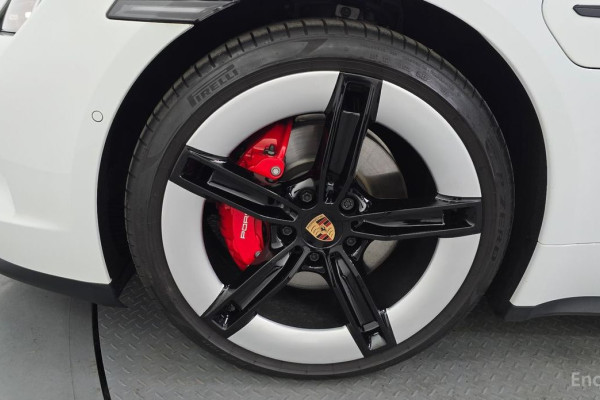 2025 Porsche Taycan с пробегом 38 015 км