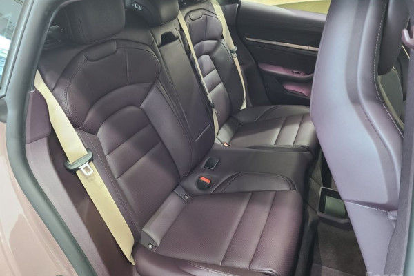 2023 Porsche Taycan с пробегом 9 500 км