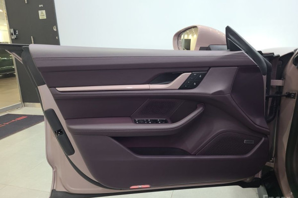 2023 Porsche Taycan с пробегом 9 500 км