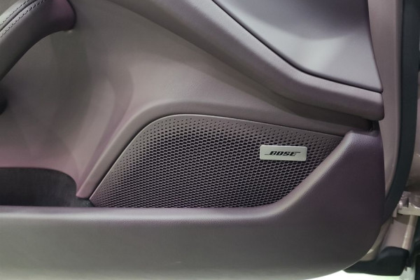 2023 Porsche Taycan с пробегом 9 500 км