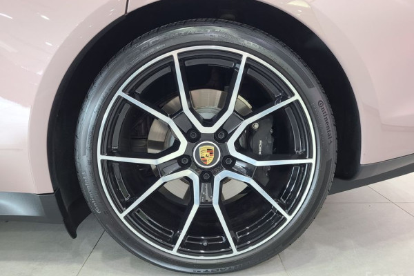 2023 Porsche Taycan с пробегом 9 500 км