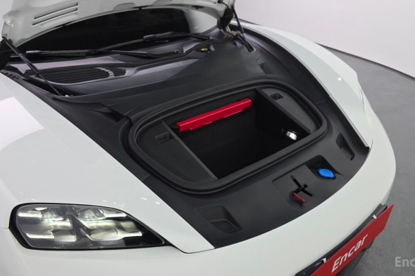 2025 Porsche Taycan с пробегом 38 015 км