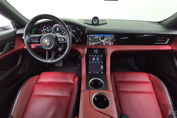 2025 Porsche Taycan с пробегом 38 015 км