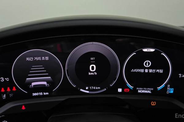 2025 Porsche Taycan с пробегом 38 015 км