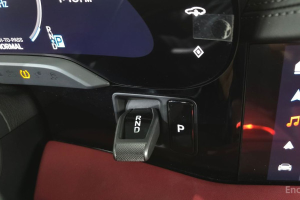 2025 Porsche Taycan с пробегом 38 015 км