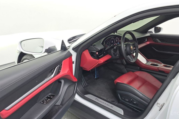 2025 Porsche Taycan с пробегом 38 015 км