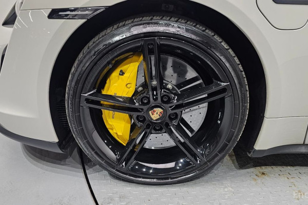 2020 Porsche Taycan с пробегом 26 301 км