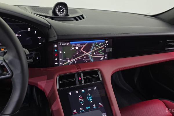 2025 Porsche Taycan с пробегом 38 015 км