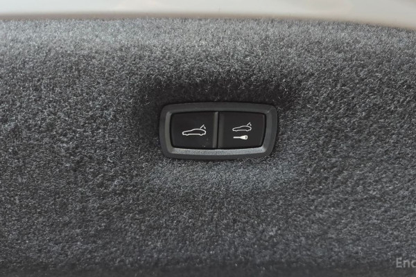 2025 Porsche Taycan с пробегом 38 015 км