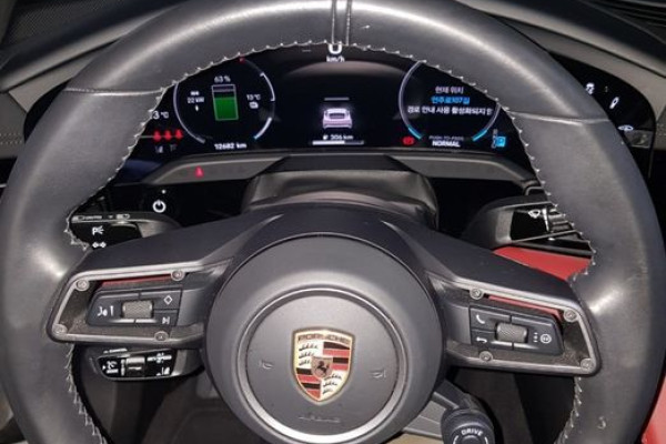 2024 Porsche Taycan с пробегом 13 000 км