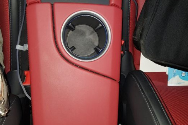 2024 Porsche Taycan с пробегом 13 000 км