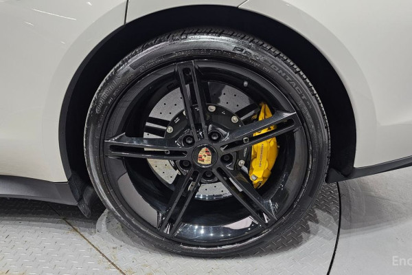 2020 Porsche Taycan с пробегом 26 301 км