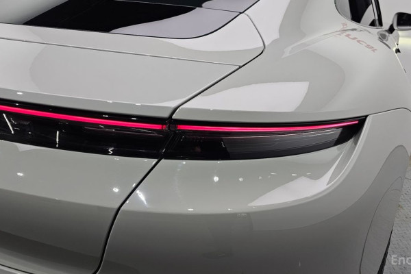 2020 Porsche Taycan с пробегом 26 301 км