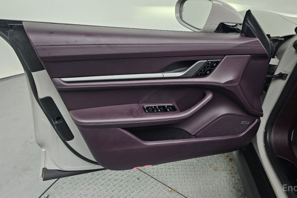 2020 Porsche Taycan с пробегом 26 301 км