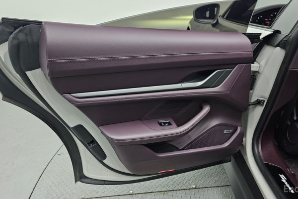 2020 Porsche Taycan с пробегом 26 301 км