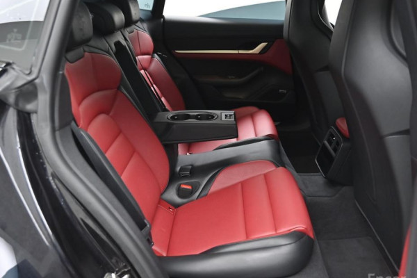 2024 Porsche Taycan с пробегом 13 460 км