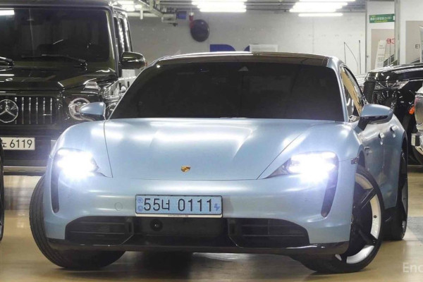 2023 Porsche Taycan с пробегом 38 000 км