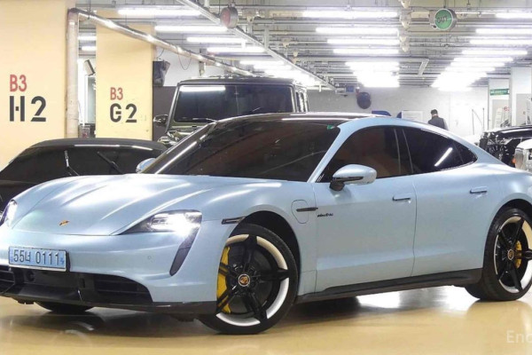 2023 Porsche Taycan с пробегом 38 000 км