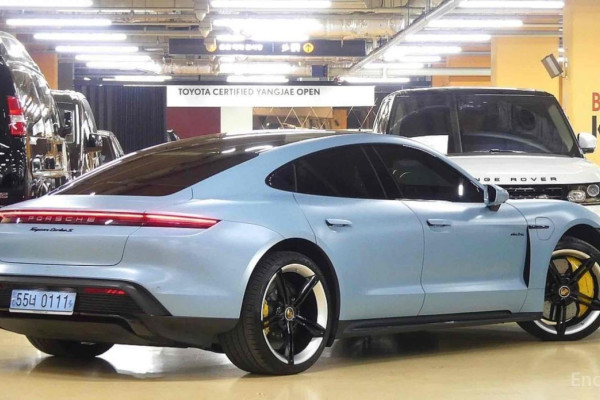 2023 Porsche Taycan с пробегом 38 000 км