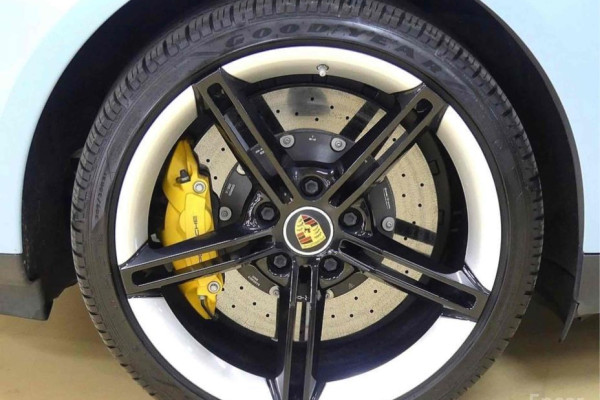 2023 Porsche Taycan с пробегом 38 000 км