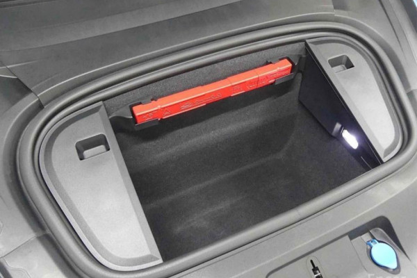 2023 Porsche Taycan с пробегом 38 000 км