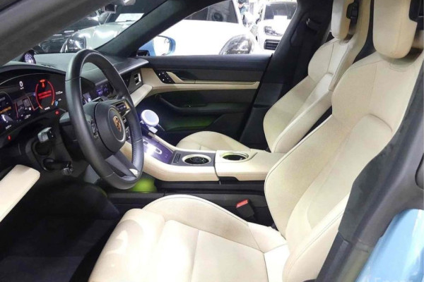 2023 Porsche Taycan с пробегом 38 000 км