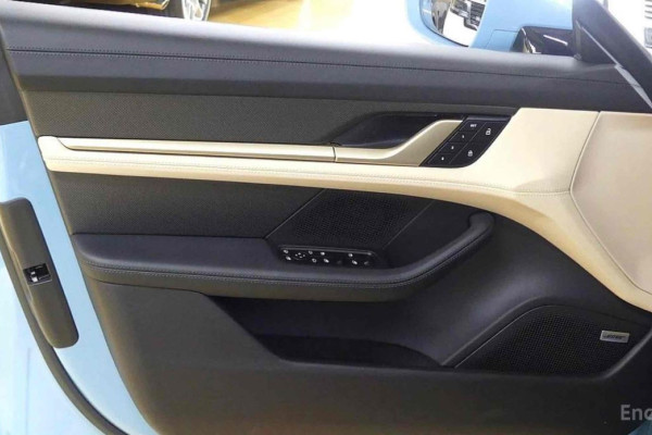 2023 Porsche Taycan с пробегом 38 000 км