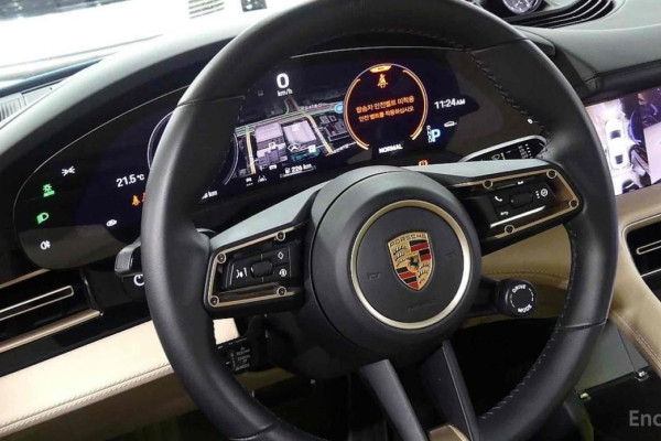 2023 Porsche Taycan с пробегом 38 000 км