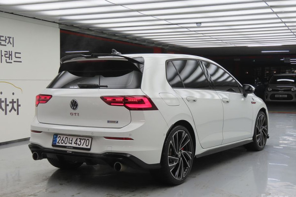 2024 Volkswagen Golf с пробегом 17 500 км