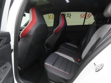 2024 Volkswagen Golf с пробегом 17 500 км
