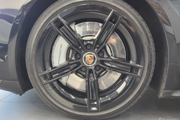 2025 Porsche Taycan с пробегом 7 326 км