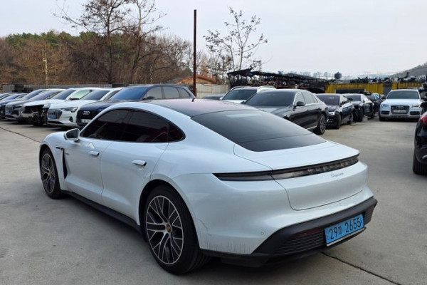 2023 Porsche Taycan с пробегом 26 975 км