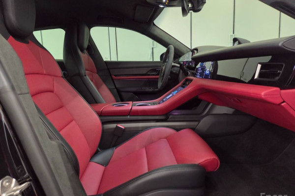 2025 Porsche Taycan с пробегом 7 326 км