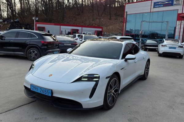 2023 Porsche Taycan с пробегом 26 975 км