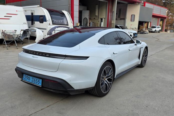 2023 Porsche Taycan с пробегом 26 975 км