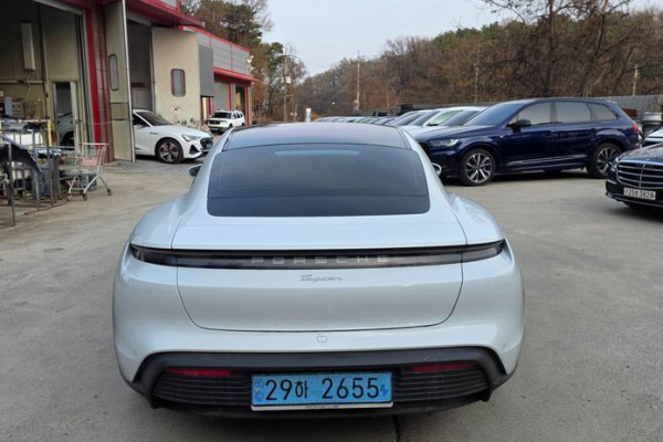 2023 Porsche Taycan с пробегом 26 975 км