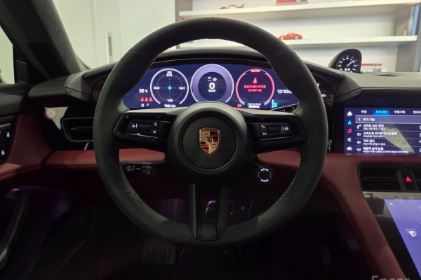 2025 Porsche Taycan с пробегом 7 326 км