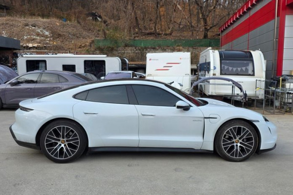 2023 Porsche Taycan с пробегом 26 975 км