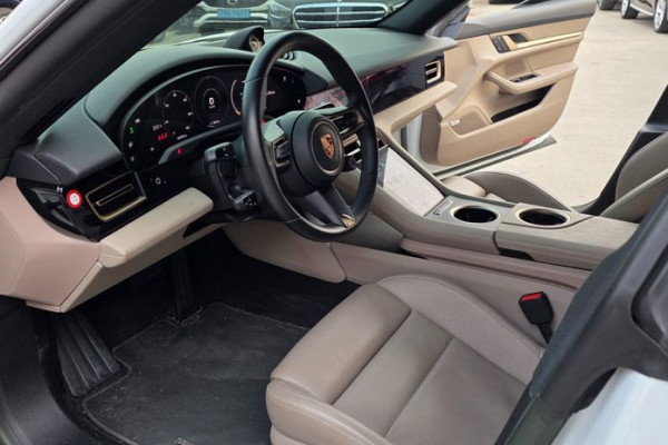 2023 Porsche Taycan с пробегом 26 975 км