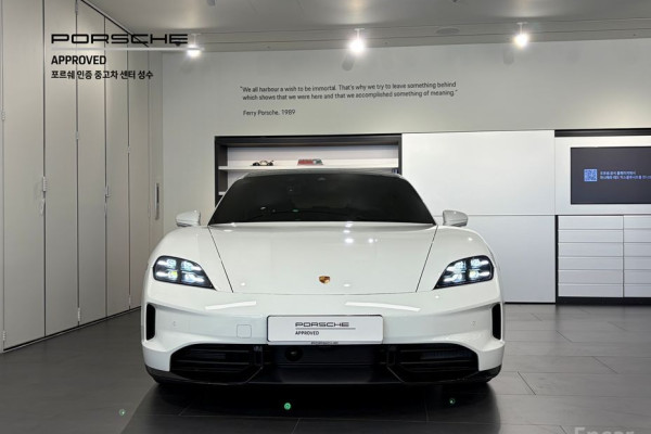 2025 Porsche Taycan с пробегом 6 608 км