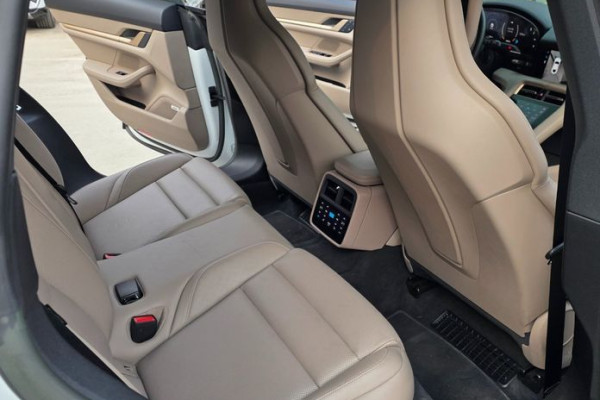 2023 Porsche Taycan с пробегом 26 975 км