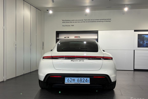 2025 Porsche Taycan с пробегом 6 608 км