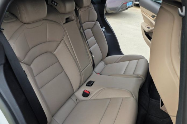 2023 Porsche Taycan с пробегом 26 975 км